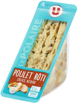 Sandwich polaire garni de poulet roti traité en salaison et sauce assaisonnée kebab